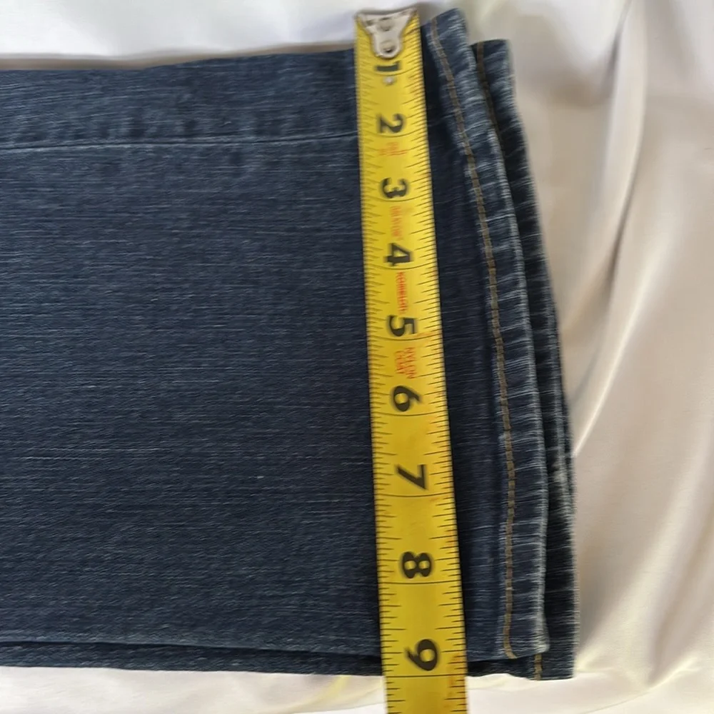 Gently Worn Authentic True Religion Women's Blue Jeans  Gold Logo- Low Rise - 30 - Picture 11 of 14